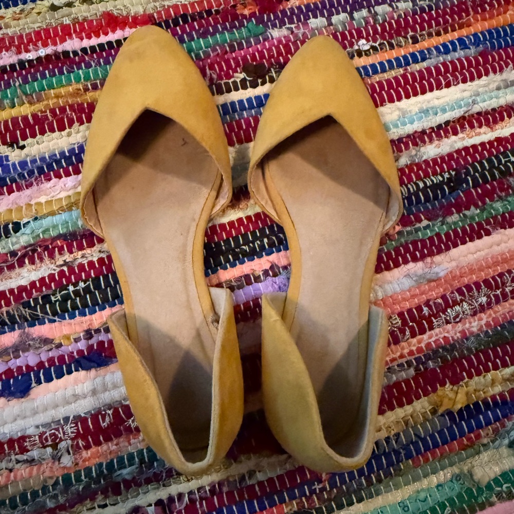Old Navy Yellow Flats with V-Cut Design